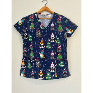 Gabby Brooke Women's Christmas Holiday Gnomes‎ Dogs Scrub Top - Medium